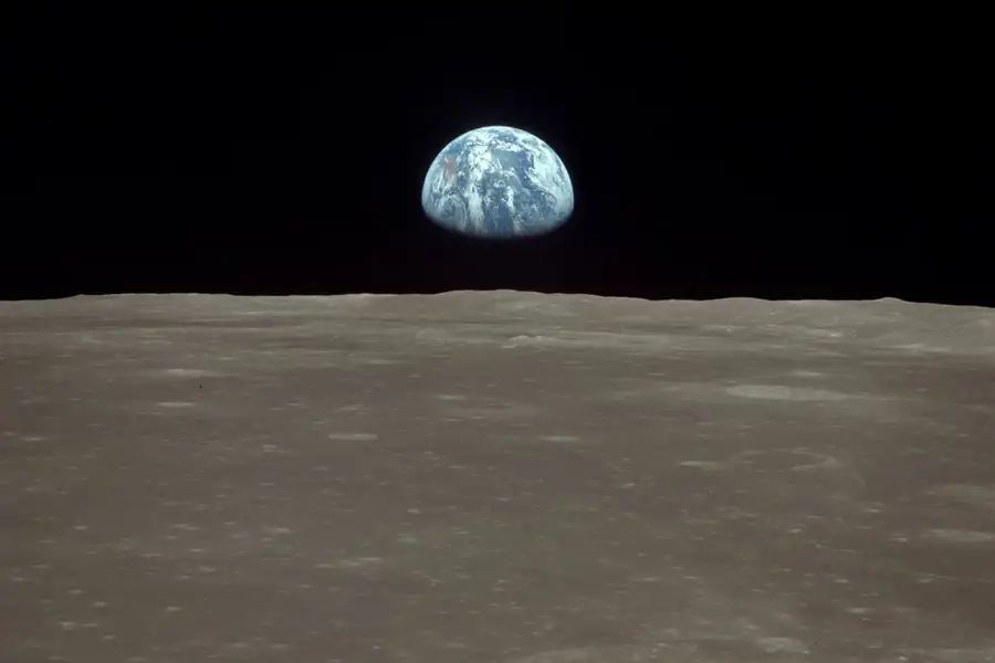 EARTHRISE FROM LUNA.WRONG WAY ROUND